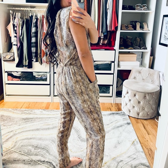 ECOTE Patterned Pocket Jumpsuit - Picture 3 of 7